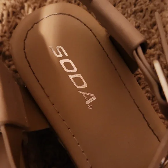 Women's Beige Platform Sandals Size 7.5 - Picture 9 of 13